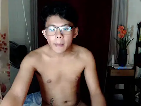 Snapshot of twink_asianbunny chatting on 10.15.25 twink asianbunny online show from 10.15.25