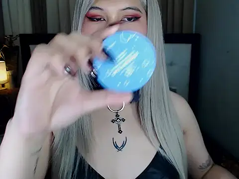 Snapshot of NaomiSmall chatting on 09.11.25 NaomiSmall online show from 09.11.25