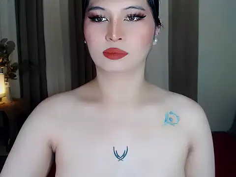 Snapshot of NaomiSmall chatting on 10.10.25 NaomiSmall online show from 10.10.25