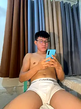 xshyboyx online show from 10.03.25