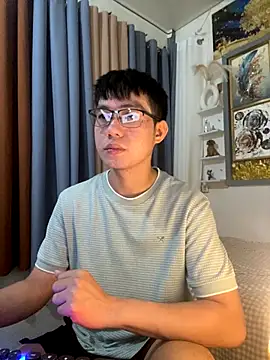 xshyboyx online show from 11.18.25