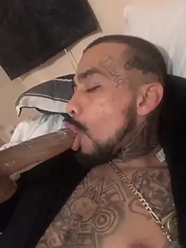 Snapshot of Cnutt310 chatting on 12.23.25 Cnutt310 online show from 12.23.25