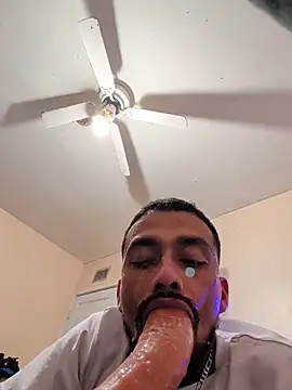 Snapshot of Cnutt310 chatting on 02.12.26 Cnutt310 online show from 02.12.26