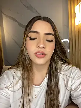 KYLIE JONES6 online show from 10.27.25