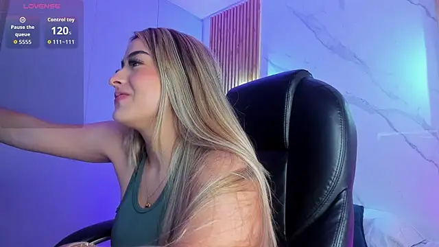 KYLIE JONES6 online show from 12.03.25