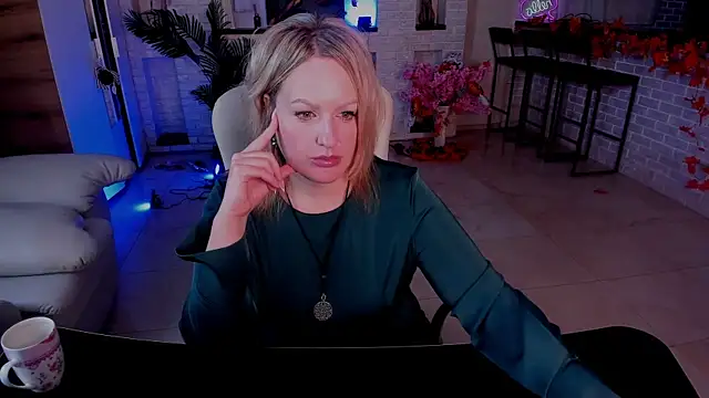 MariemLui online show from 11.04.25