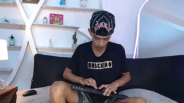 PRETTY SEX1 online show from 10.14.25