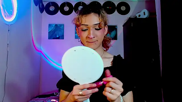 Snapshot of meghan_devil_ chatting on 11.25.25 meghan devil online show from 11.25.25