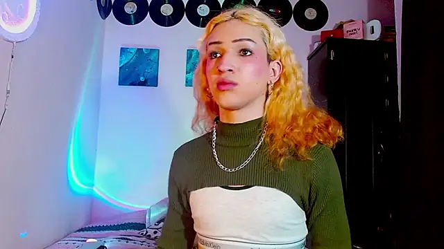 Snapshot of meghan_devil_ chatting on 12.17.25 meghan devil online show from 12.17.25