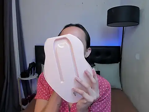 Hournykate online show from 11.16.25