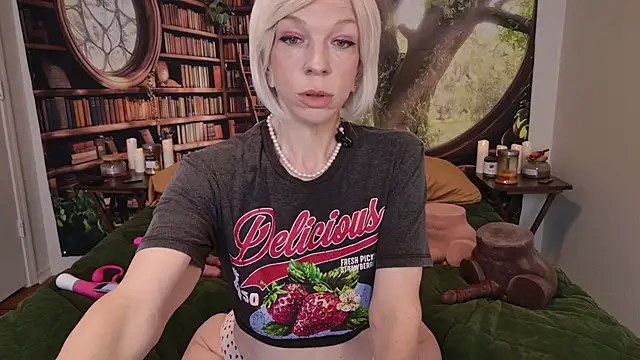 HaileeAtHome online show from 06.25.26