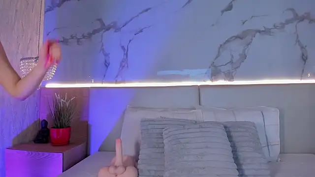 ValSmith  online show from 09.24.25