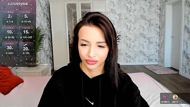 KatieBrown1 online show from 10.04.25