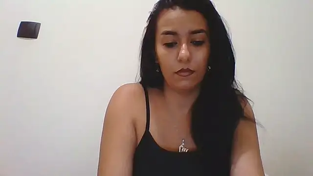 Snapshot of Maryem637048 chatting on 06.24.26 Maryem637048 online show from 06.24.26