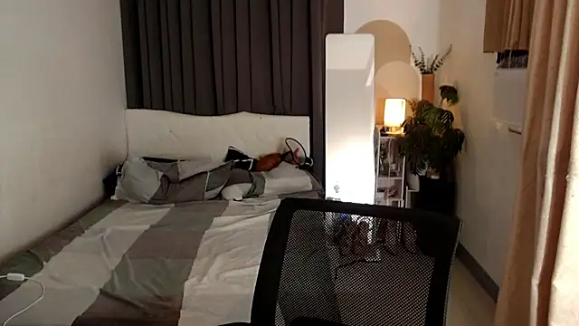 Snapshot of Ur_QueenCamilla chatting on 10.30.25 Ur QueenCamilla online show from 10.30.25