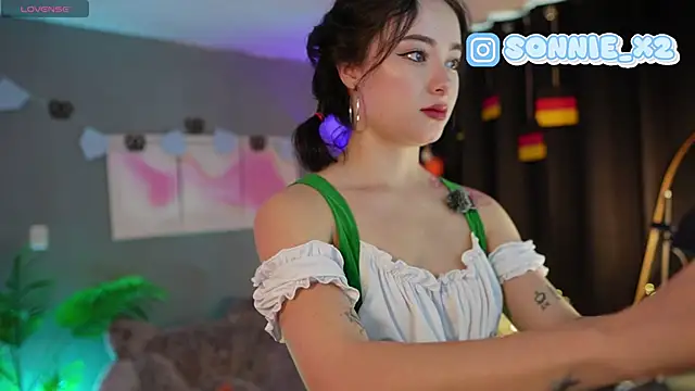 Snapshot of Sonnie_mami chatting on 10.03.25 Sonnie mami online show from 10.03.25