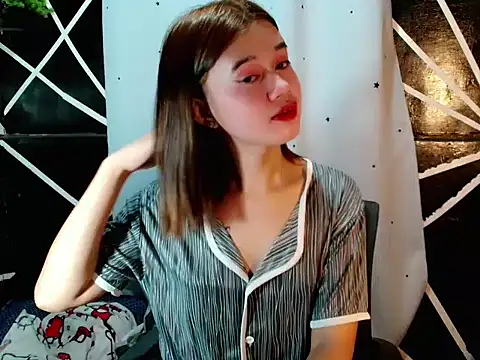 Snapshot of urgirl_mikah chatting on 09.26.25 urgirl mikah online show from 09.26.25