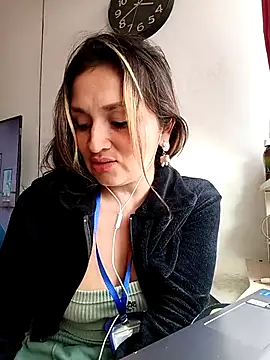 Snapshot of ALEJA__07 chatting on 09.27.25 ALEJA 07 online show from 09.27.25