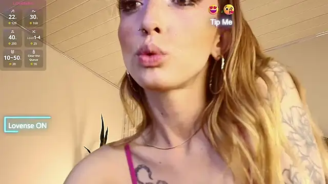 Snapshot of sidneylove_ chatting on 10.02.25 sidneylove online show from 10.02.25