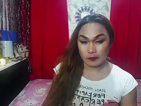 Snapshot of glamorousaMHARGA chatting on 10.31.25 glamorousaMHARGA online show from 10.31.25