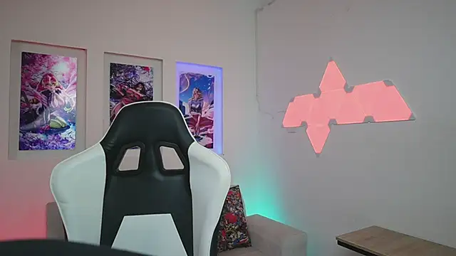 Snapshot of NicoleCrawft chatting on 09.10.25 NicoleCrawft online show from 09.10.25