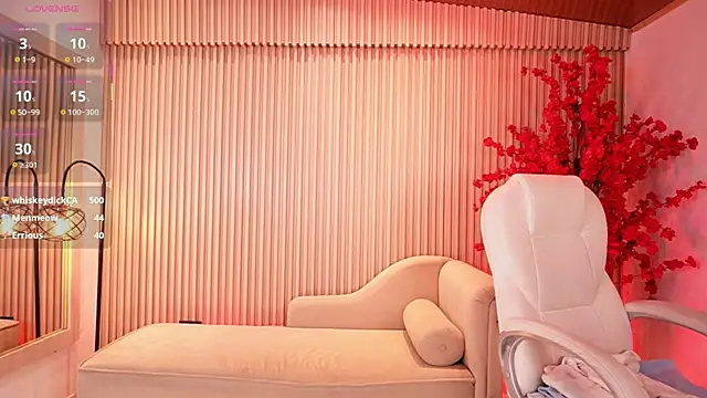 Snapshot of NicoleCrawft chatting on 10.31.25 NicoleCrawft online show from 10.31.25