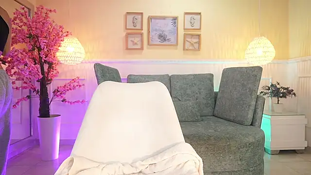 Snapshot of NicoleCrawft chatting on 11.05.25 NicoleCrawft online show from 11.05.25