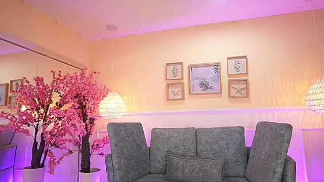 Snapshot of NicoleCrawft chatting on 11.11.25 NicoleCrawft online show from 11.11.25