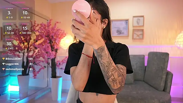 Snapshot of NicoleCrawft chatting on 11.20.25 NicoleCrawft online show from 11.20.25