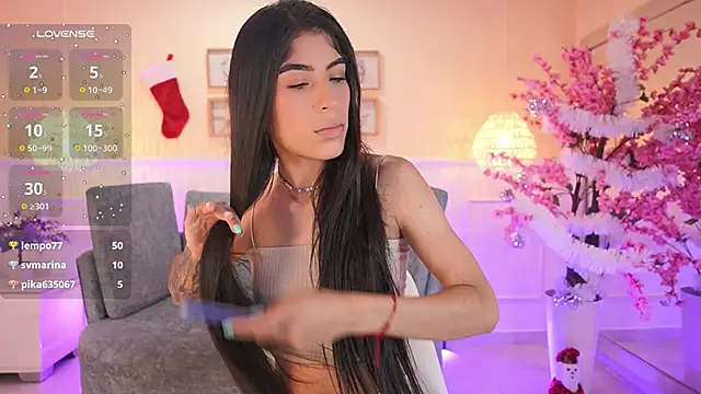 Snapshot of NicoleCrawft chatting on 12.04.25 NicoleCrawft online show from 12.04.25