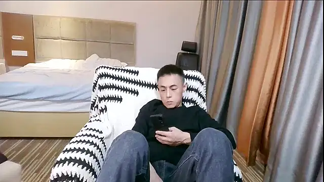 Snapshot of Tsia-Die chatting on 11.22.25 Tsia-Die online show from 11.22.25