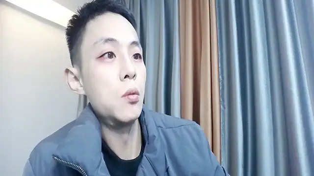 Snapshot of Tsia-Die chatting on 12.17.25 Tsia-Die online show from 12.17.25