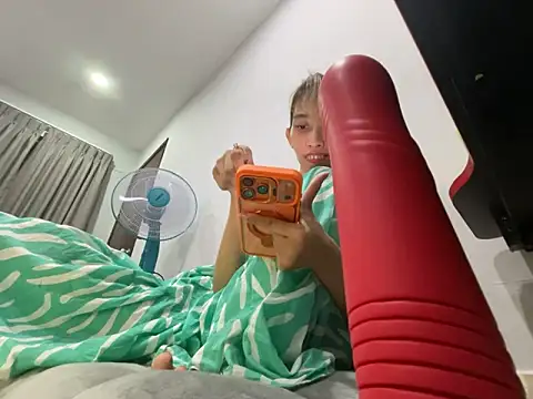 Snapshot of bimwet189 chatting on 10.27.25 bimwet189 online show from 10.27.25