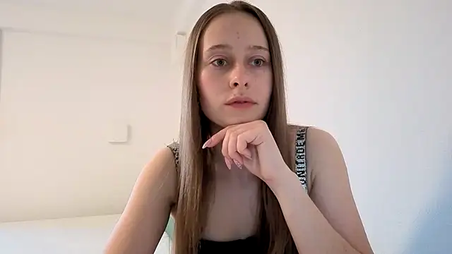 Snapshot of Kisacka chatting on 04.19.26 Kisacka online show from 04.19.26