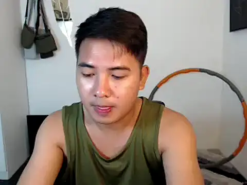 Snapshot of JboyGiant005 chatting on 10.16.25 JboyGiant005 online show from 10.16.25