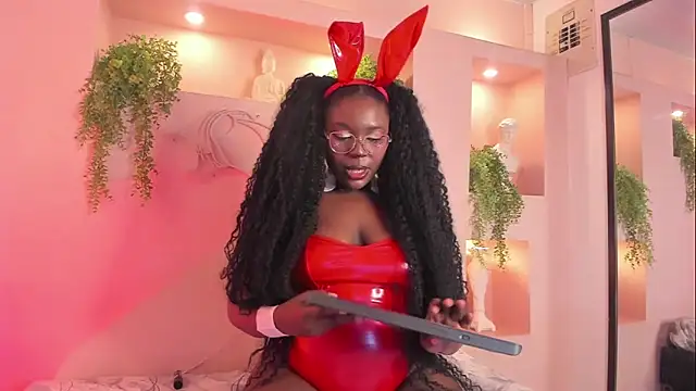 Snapshot of NanyMoreno chatting on 10.31.25 NanyMoreno online show from 10.31.25