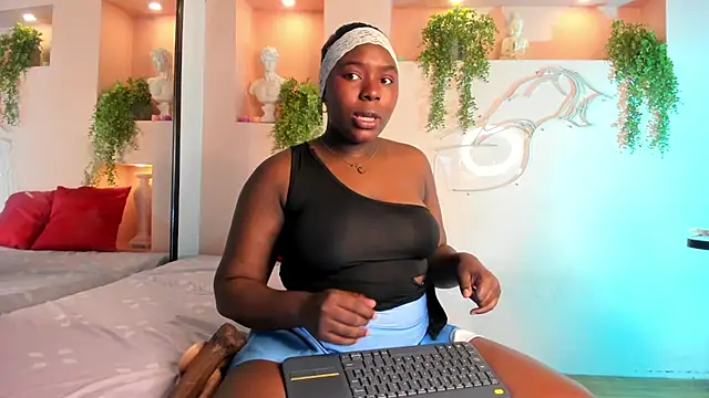 Snapshot of NanyMoreno chatting on 11.19.25 NanyMoreno online show from 11.19.25