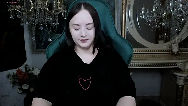 LaraBenson  online show from 11.29.25