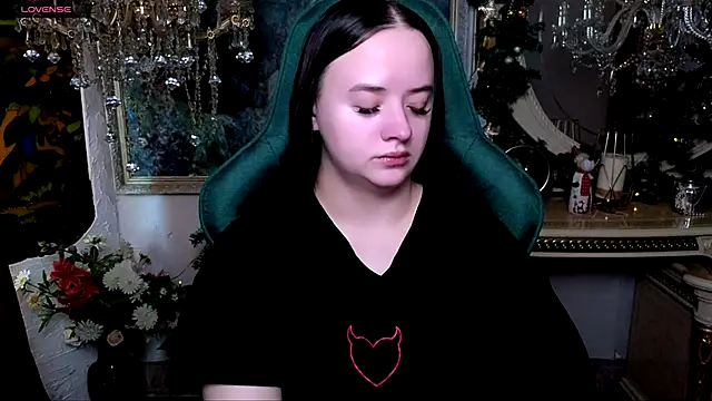 LaraBenson  online show from 01.15.26