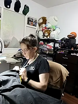 Isabella5 Brown  online show from 10.24.25