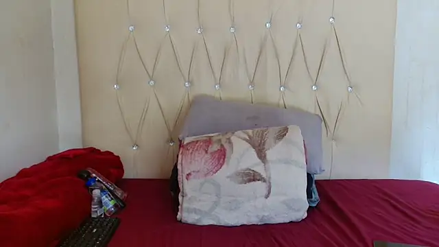 Snapshot of Sexybella-97 chatting on 12.01.25 Sexybella-97 online show from 12.01.25