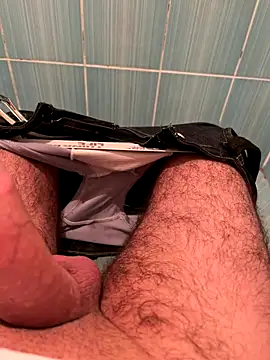 Snapshot of Cruel00 chatting on 11.12.25 Cruel00 online show from 11.12.25