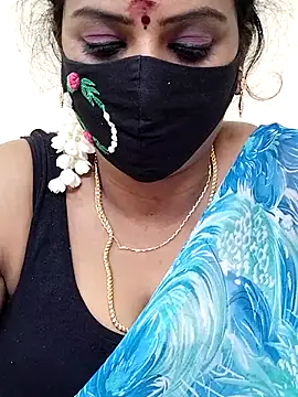 Snapshot of yoga-mithraa chatting on 11.09.25 yoga-mithraa online show from 11.09.25