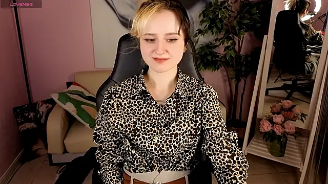 girl next doorr online show from 03.15.26