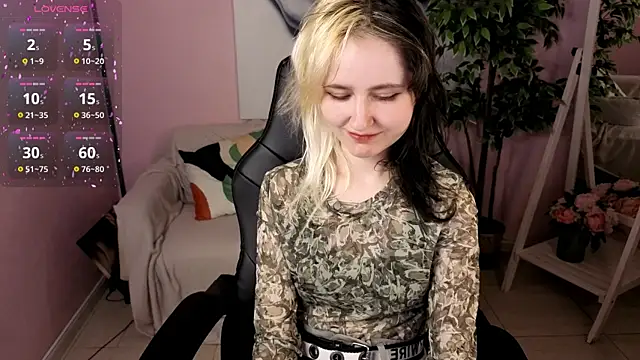 girl next doorr online show from 04.19.26