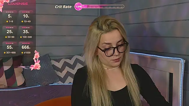 Snapshot of Crystal_Jull chatting on 10.16.25 Crystal Jull online show from 10.16.25