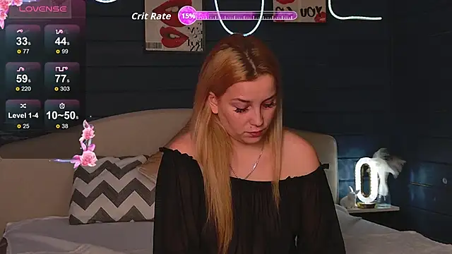 Snapshot of Crystal_Jull chatting on 10.28.25 Crystal Jull online show from 10.28.25