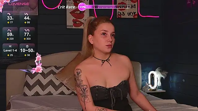 Snapshot of Crystal_Jull chatting on 10.30.25 Crystal Jull online show from 10.30.25