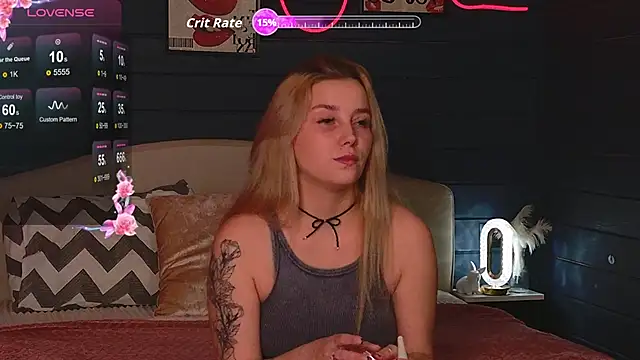 Snapshot of Crystal_Jull chatting on 11.06.25 Crystal Jull online show from 11.06.25