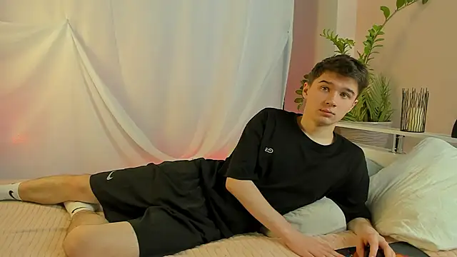 Snapshot of SherlockMax chatting on 02.08.26 SherlockMax online show from 02.08.26